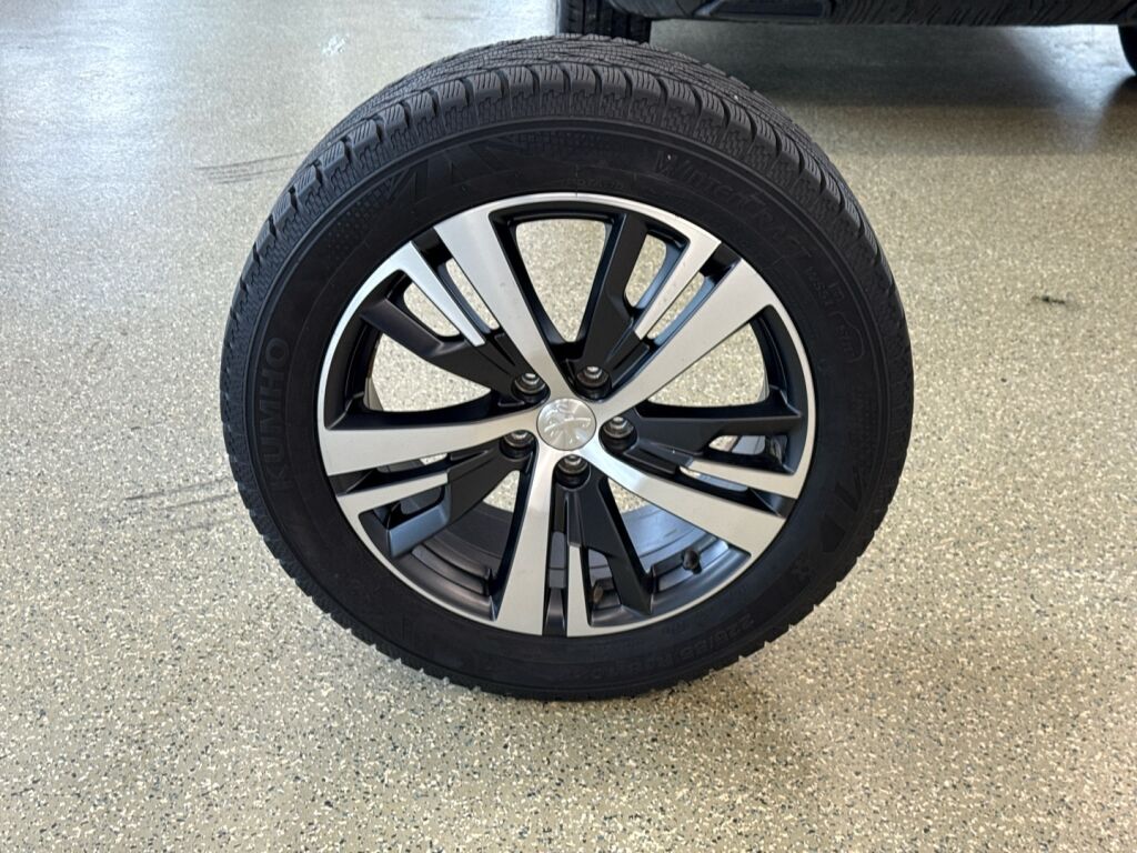 Peugeot 3008 2021 Musta