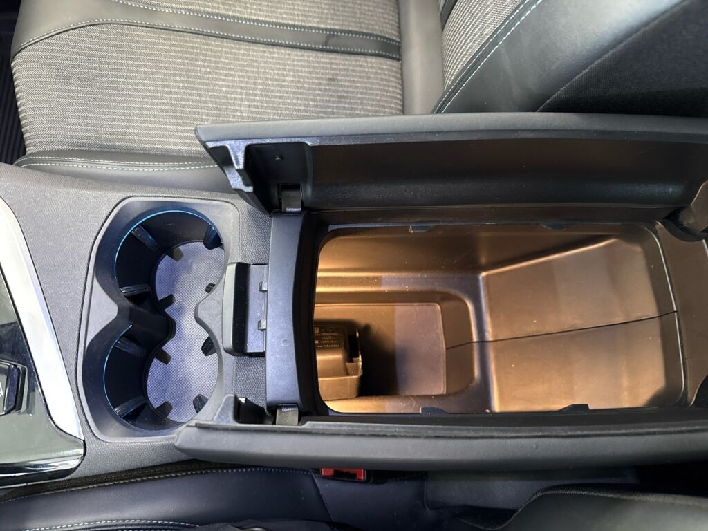 Peugeot 3008 2021 Musta