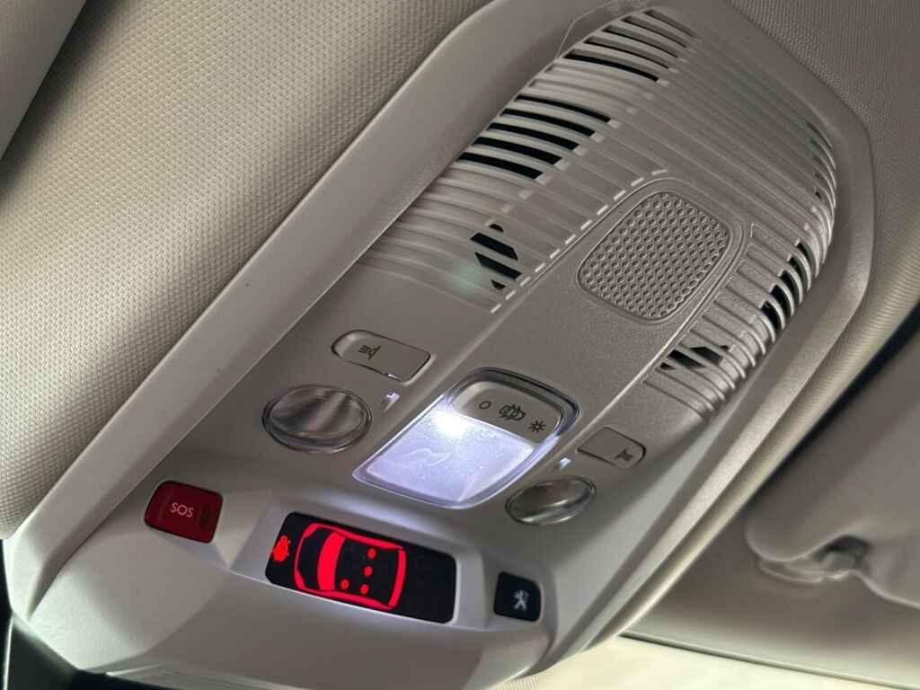 Peugeot 3008 2021 Musta