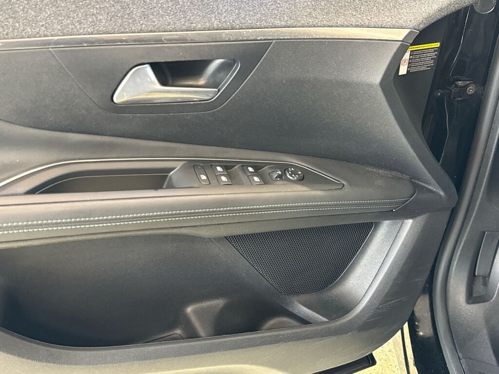 Peugeot 3008 2021 Musta