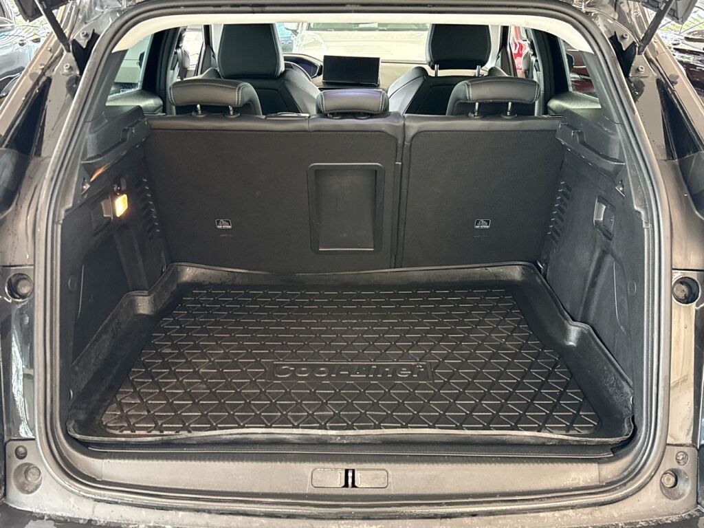 Peugeot 3008 2021 Musta