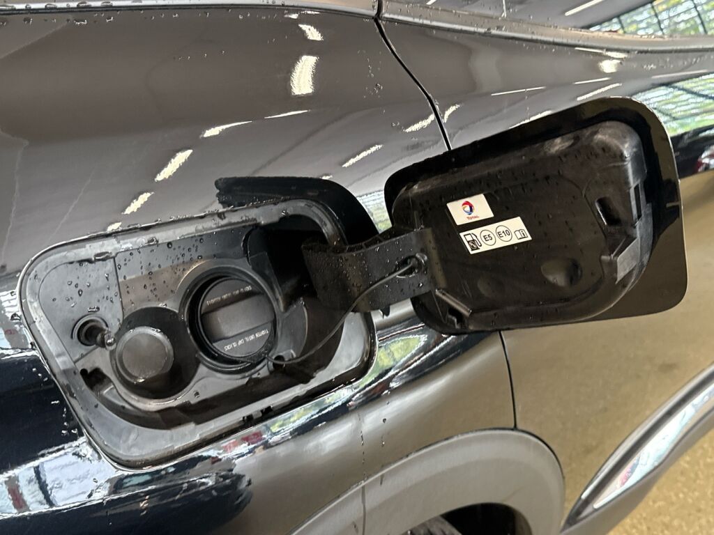 Peugeot 3008 2021 Musta