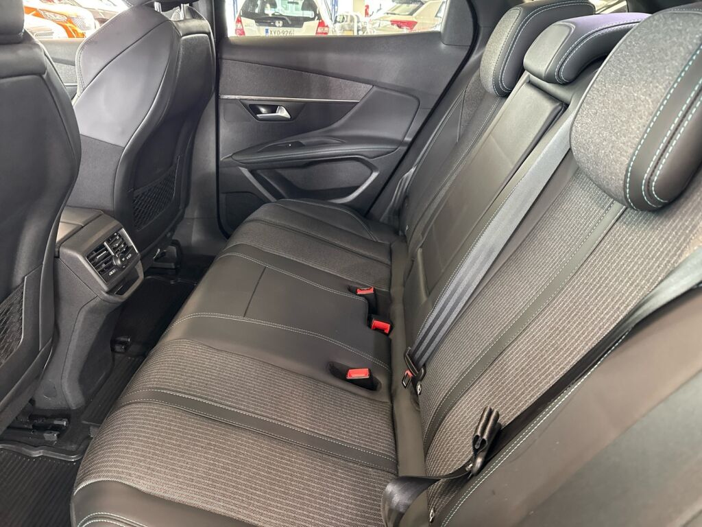 Peugeot 3008 2021 Musta