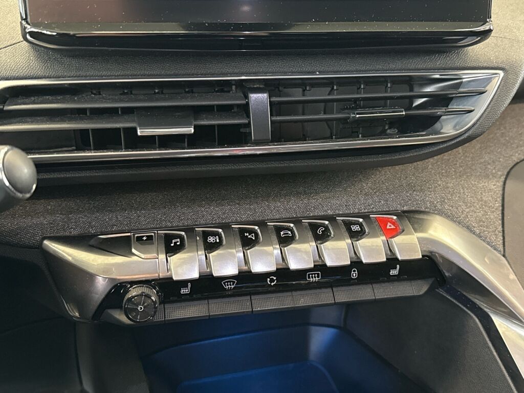 Peugeot 3008 2021 Musta