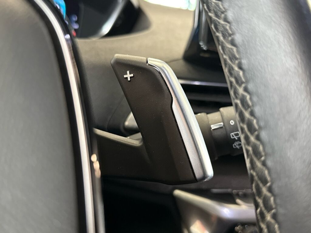 Peugeot 3008 2021 Musta