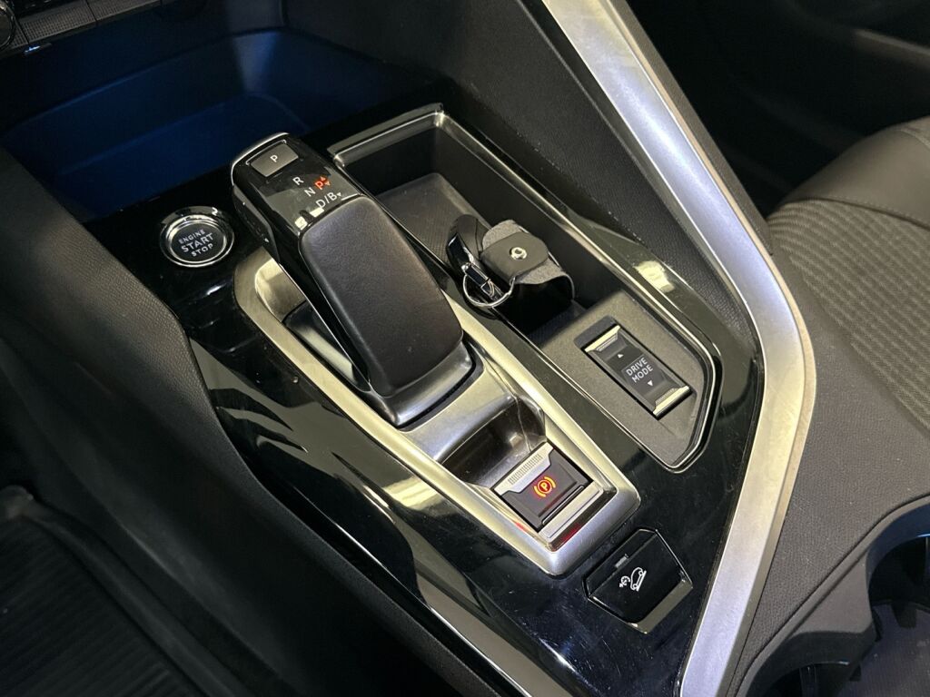 Peugeot 3008 2021 Musta