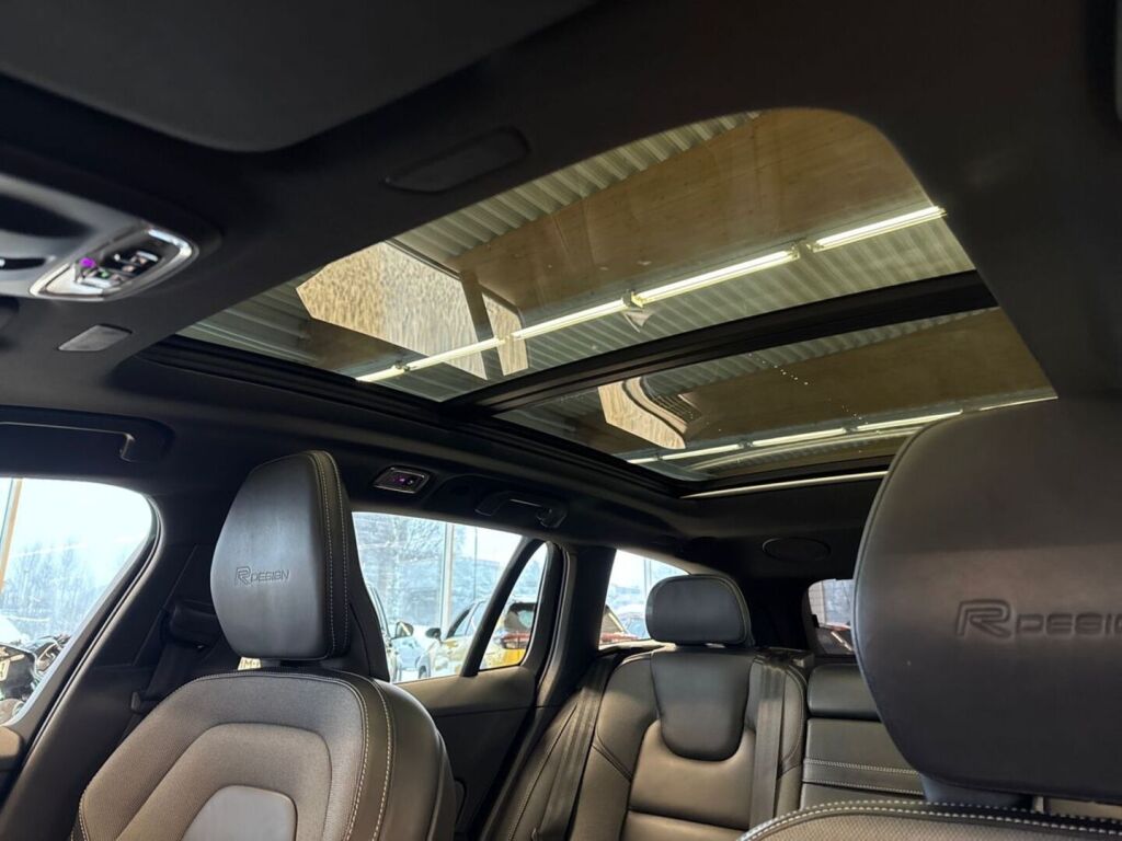 Volvo V60 2019 Valkoinen