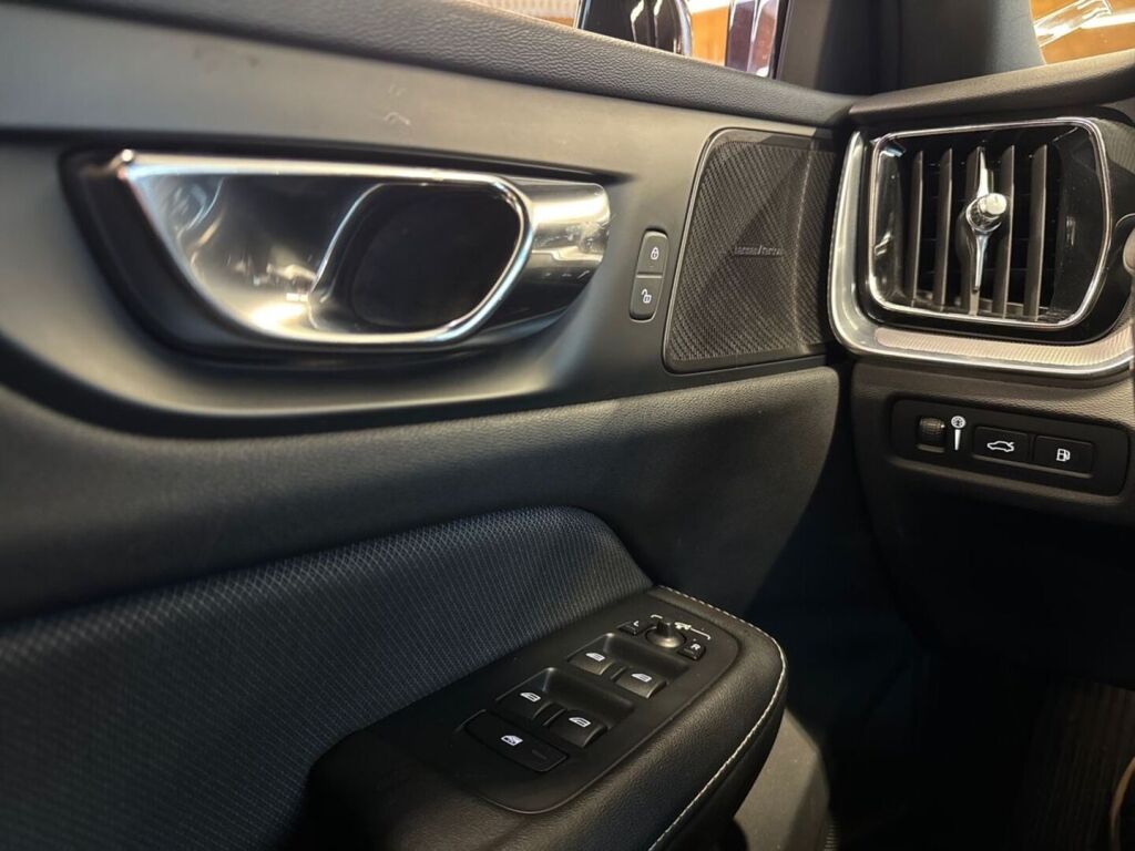 Volvo V60 2019 Valkoinen