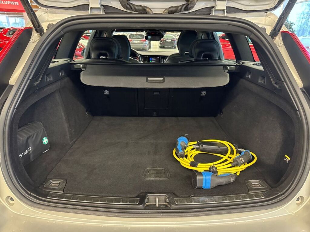 Volvo V60 2019 Valkoinen