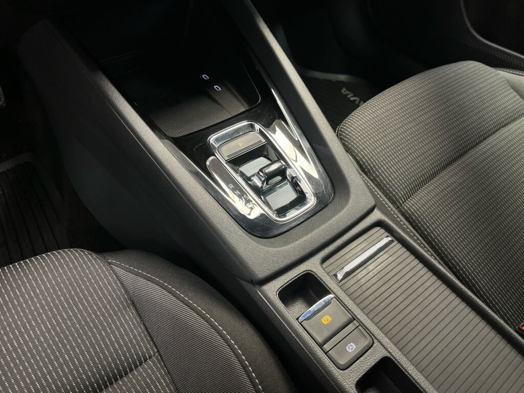 Skoda Octavia 2024 Valkoinen