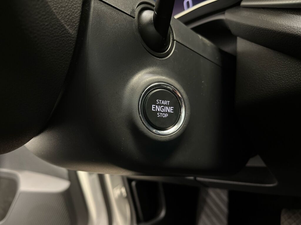 Skoda Octavia 2024 Valkoinen