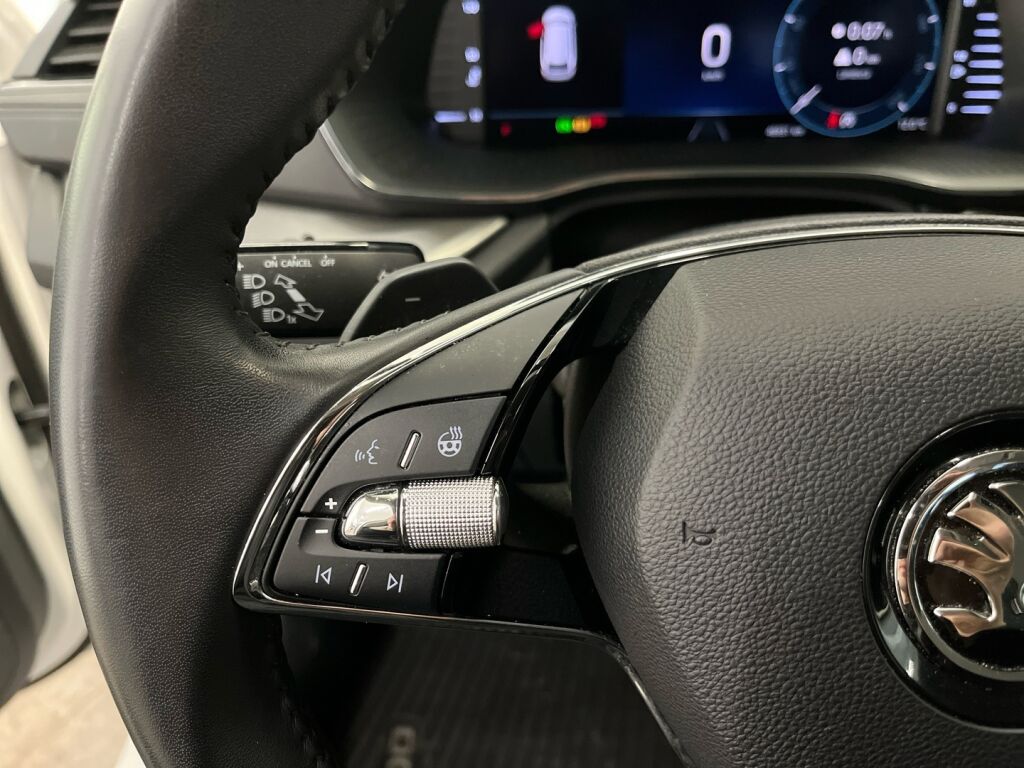 Skoda Octavia 2024 Valkoinen