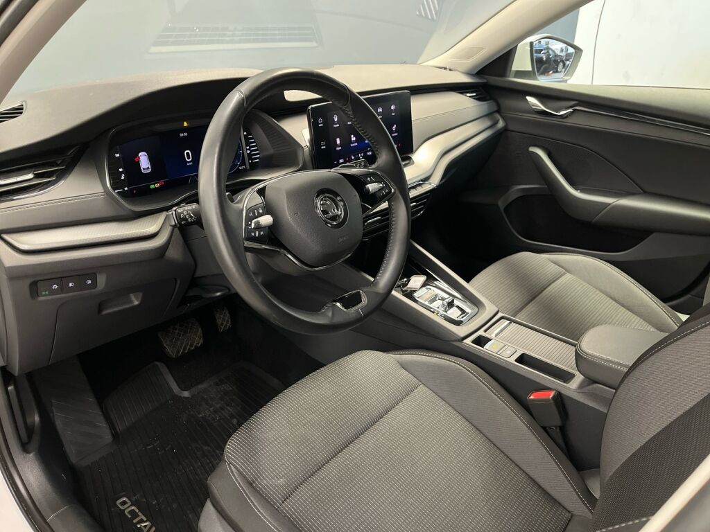 Skoda Octavia 2024 Valkoinen