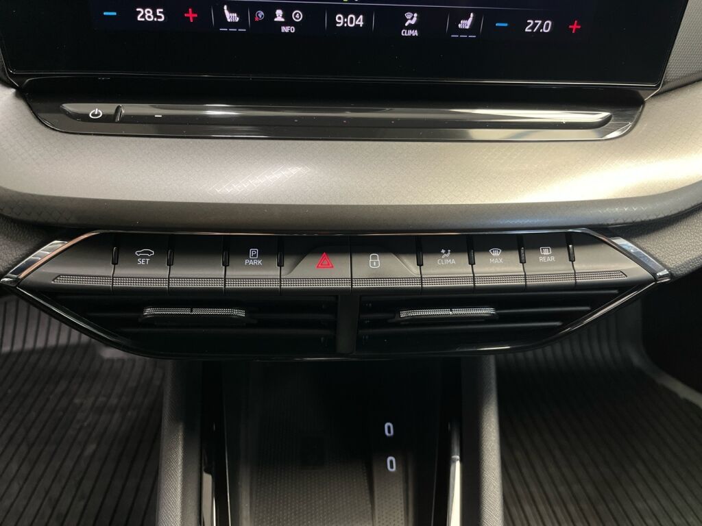 Skoda Octavia 2024 Valkoinen