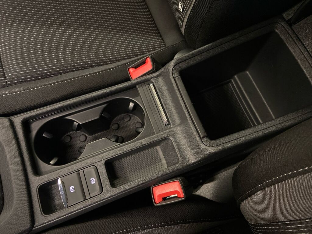 Skoda Octavia 2024 Valkoinen