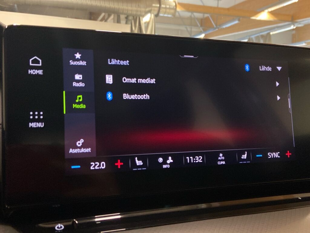 Skoda Octavia 2024 Valkoinen