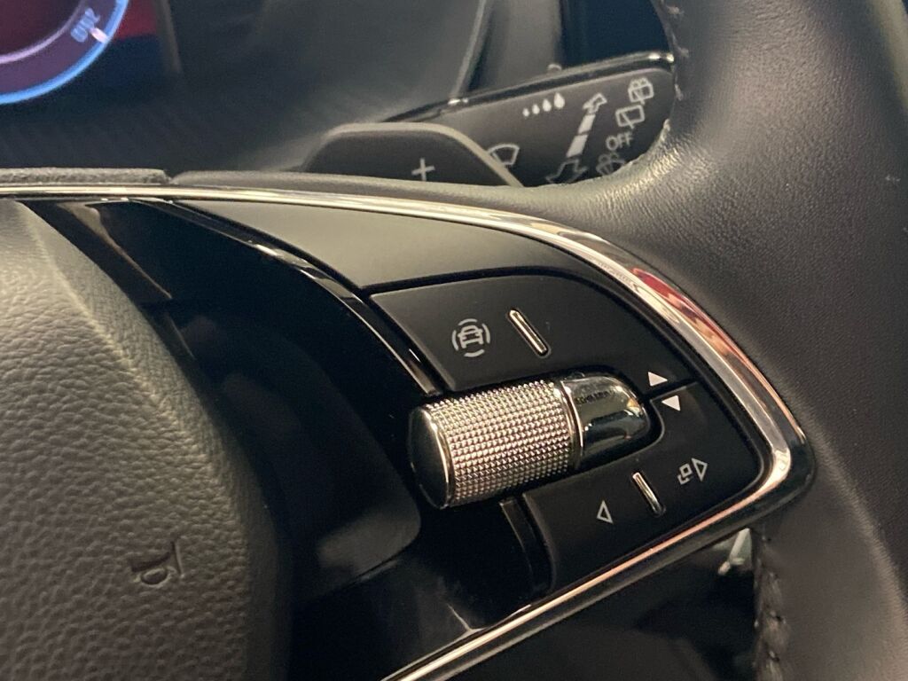 Skoda Octavia 2024 Valkoinen