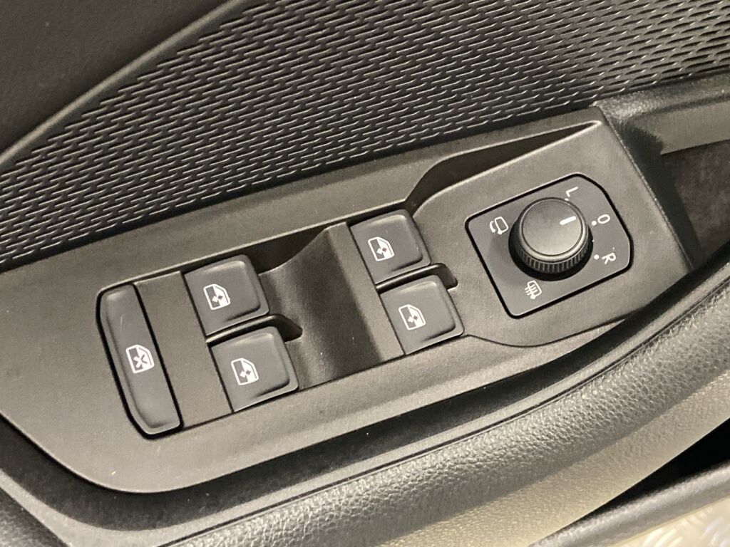 Skoda Octavia 2024 Valkoinen