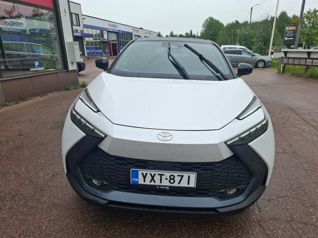 Toyota C-HR 2023 Valkoinen