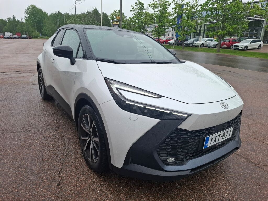 Toyota C-HR 2023 Valkoinen