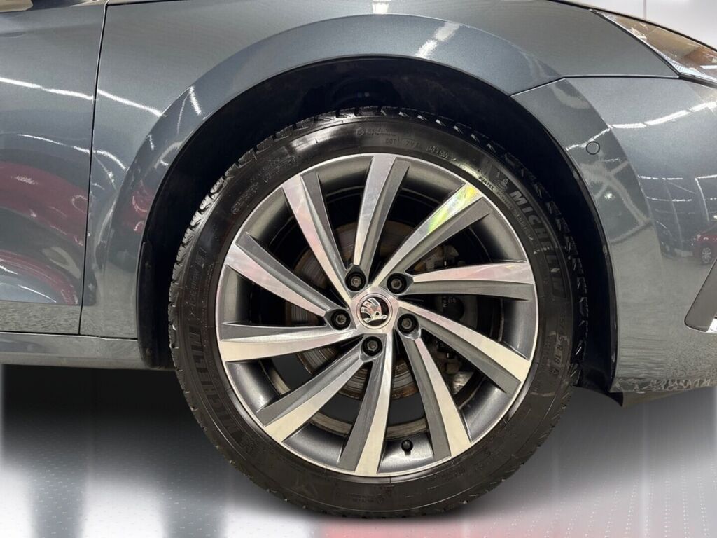 Skoda Octavia 2021 Harmaa