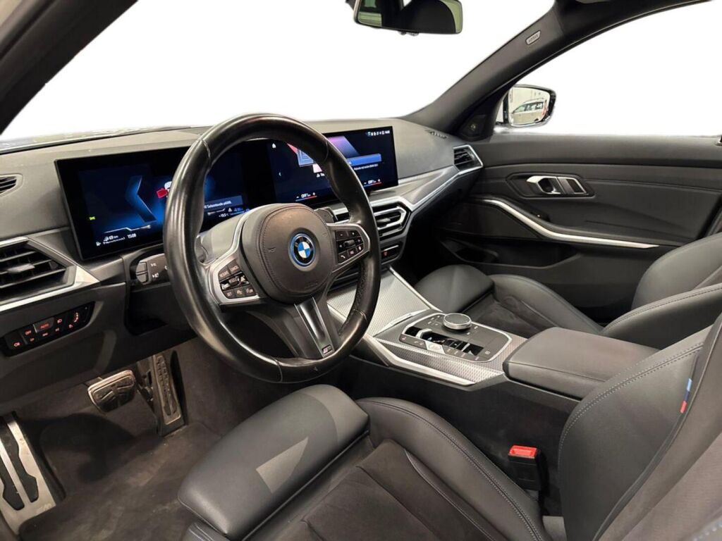 BMW 330 2023 Valkoinen