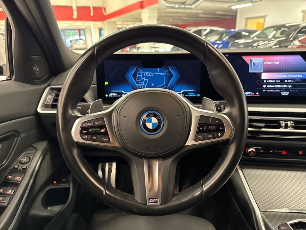BMW 330 2023 Valkoinen