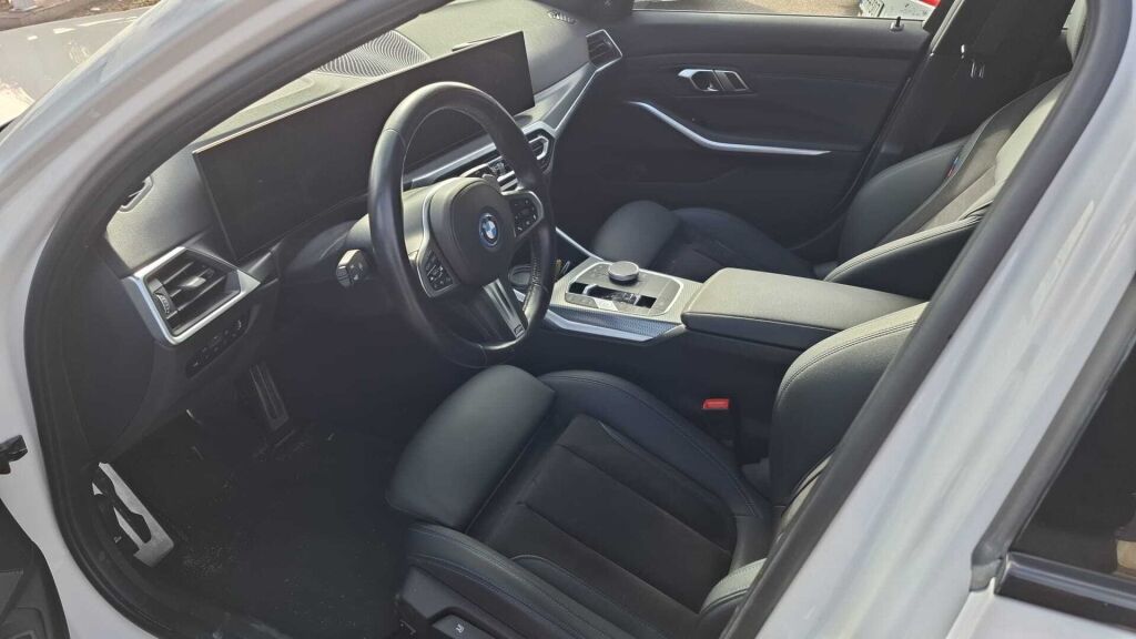 BMW 330 2023 Valkoinen