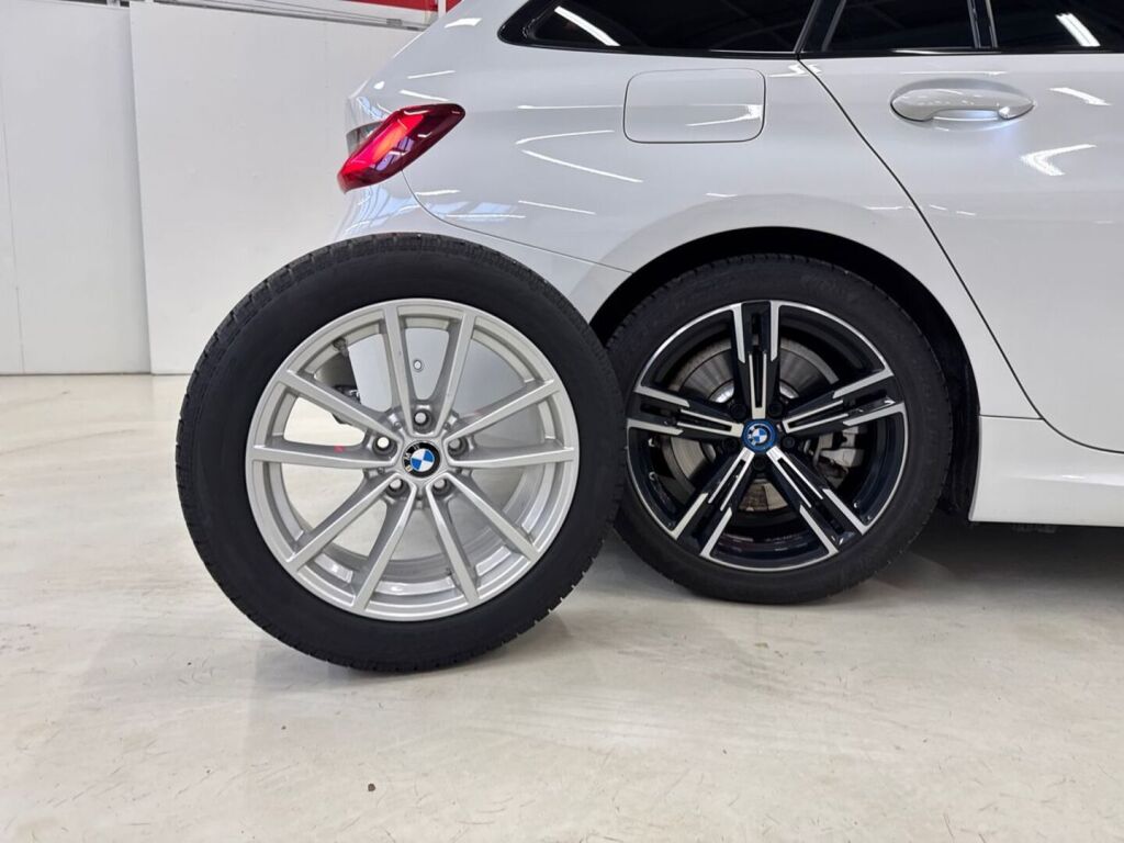 BMW 330 2023 Valkoinen