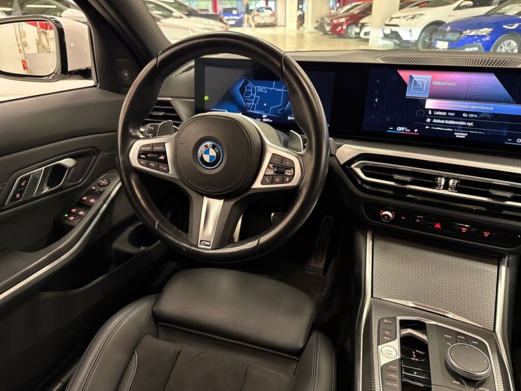 BMW 330 2023 Valkoinen