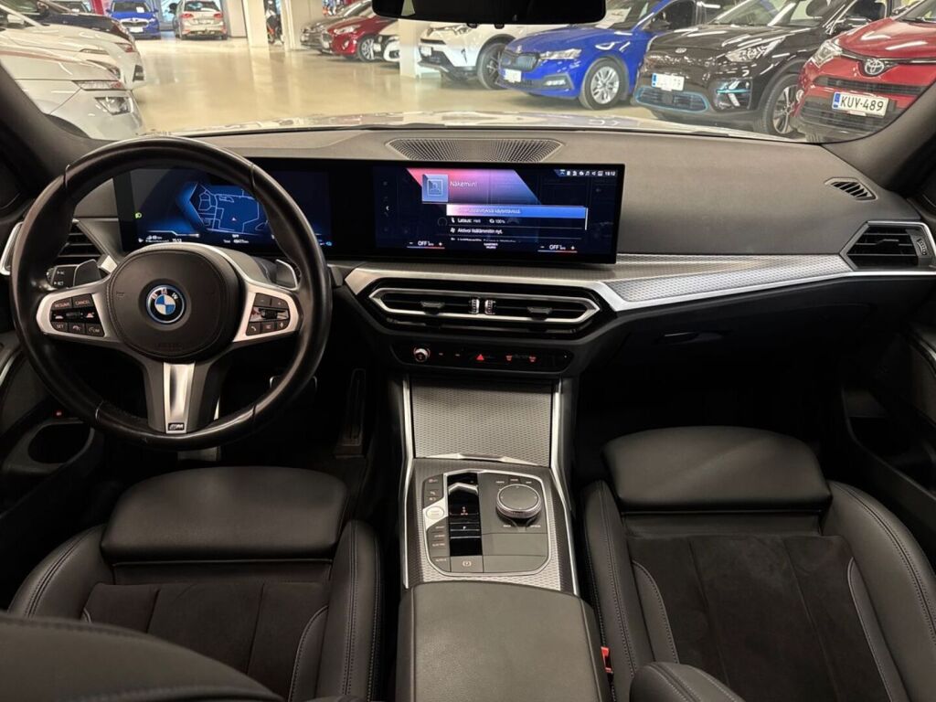BMW 330 2023 Valkoinen