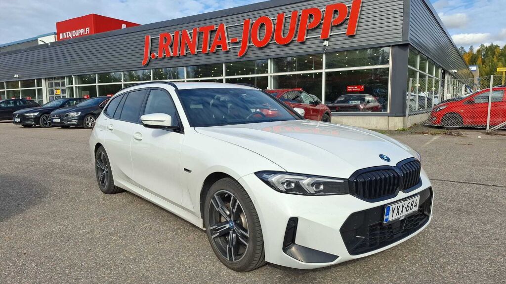 BMW 330 2023 Valkoinen