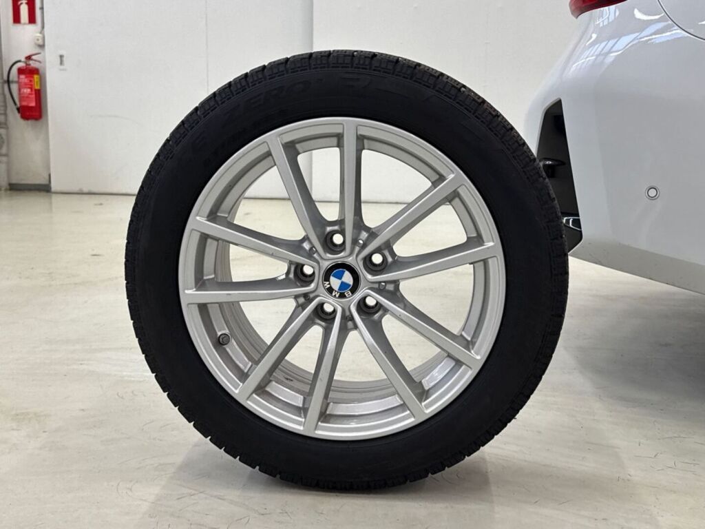 BMW 330 2023 Valkoinen