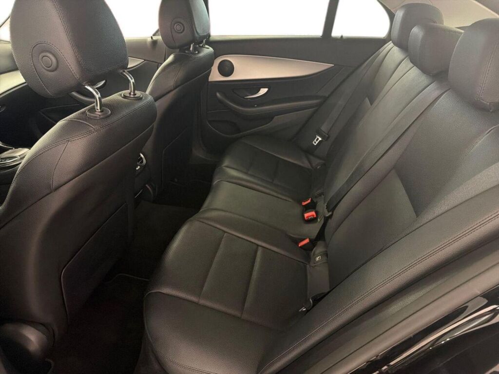 Mercedes-Benz E 2022 Musta