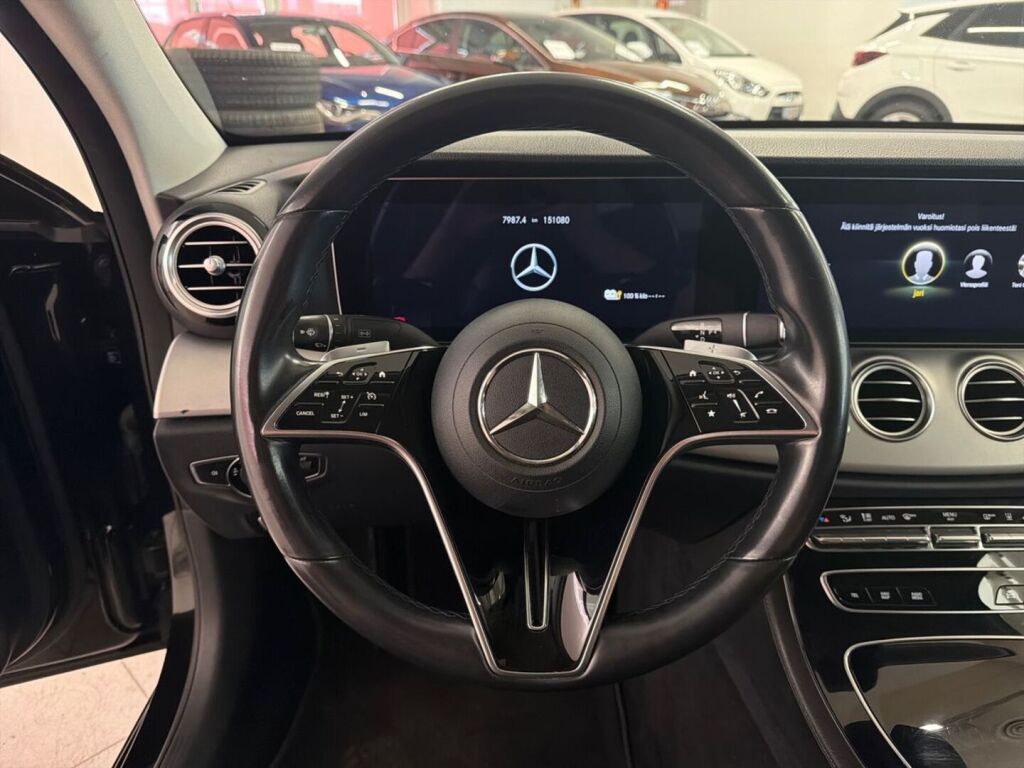 Mercedes-Benz E 2022 Musta