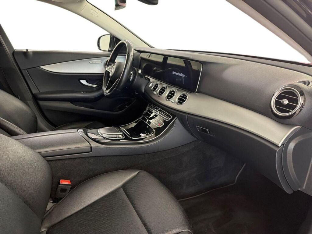 Mercedes-Benz E 2022 Musta