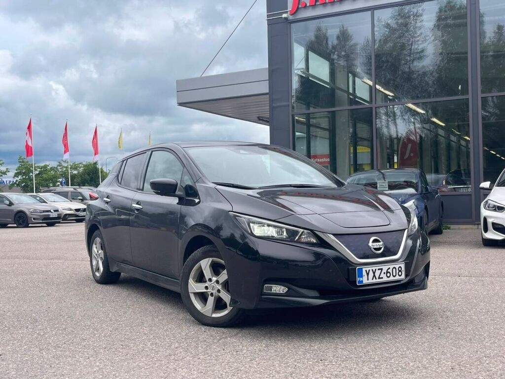 Nissan Leaf 2022 Musta