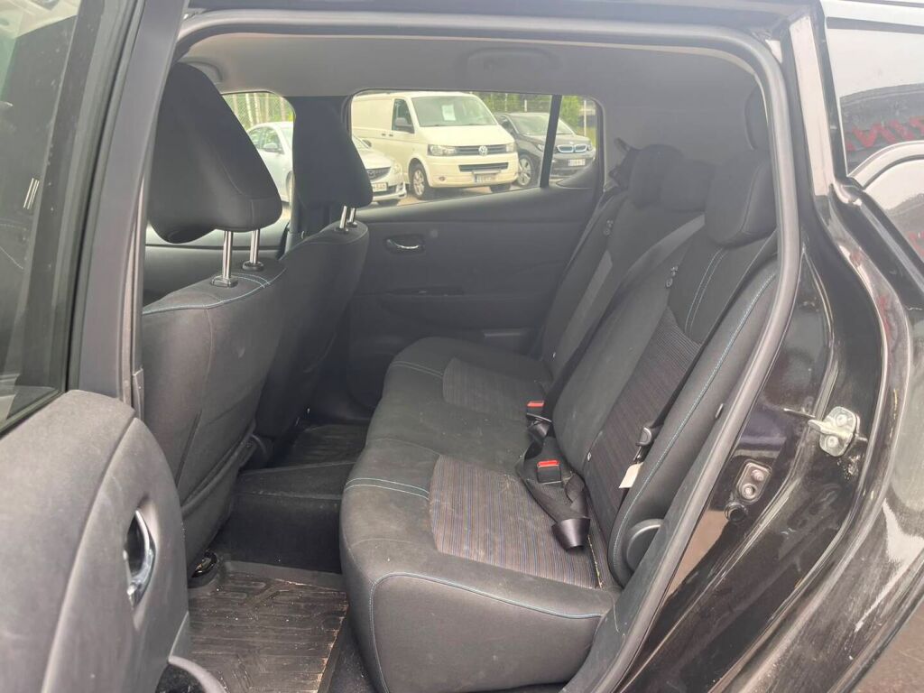 Nissan Leaf 2022 Musta