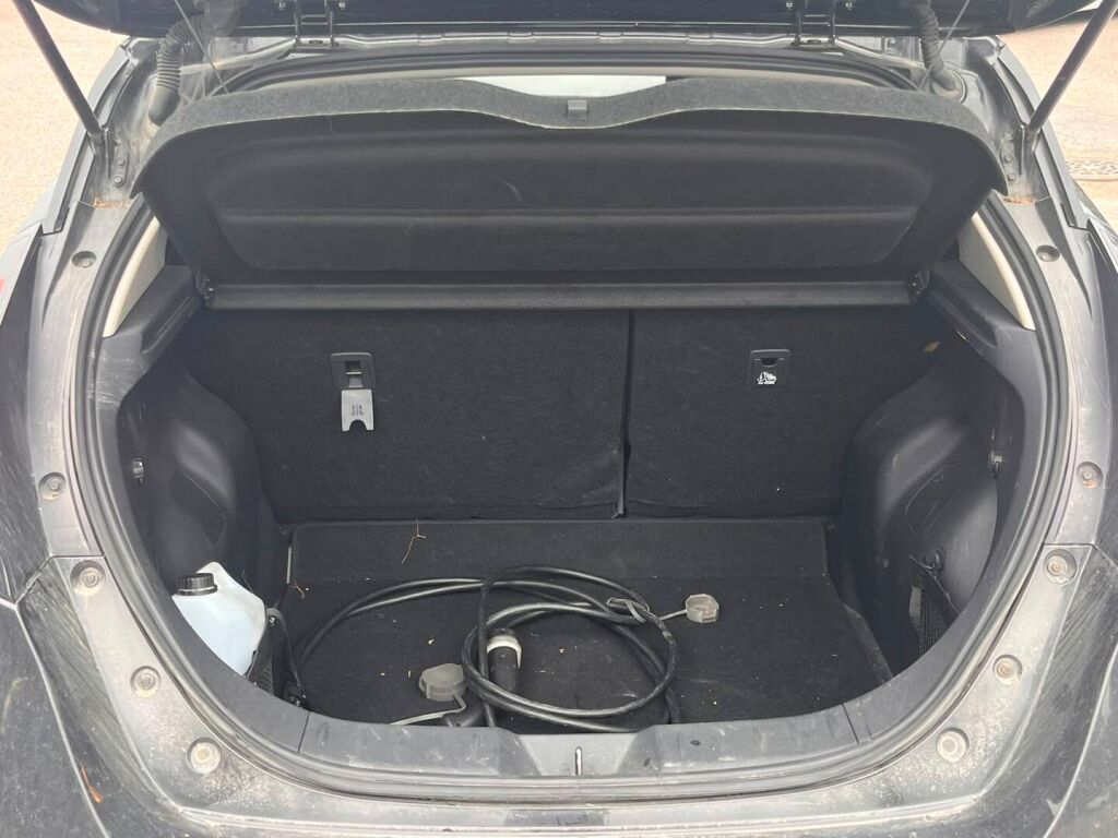 Nissan Leaf 2022 Musta