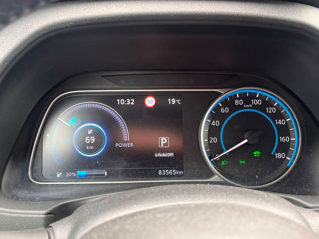 Nissan Leaf 2022 Musta
