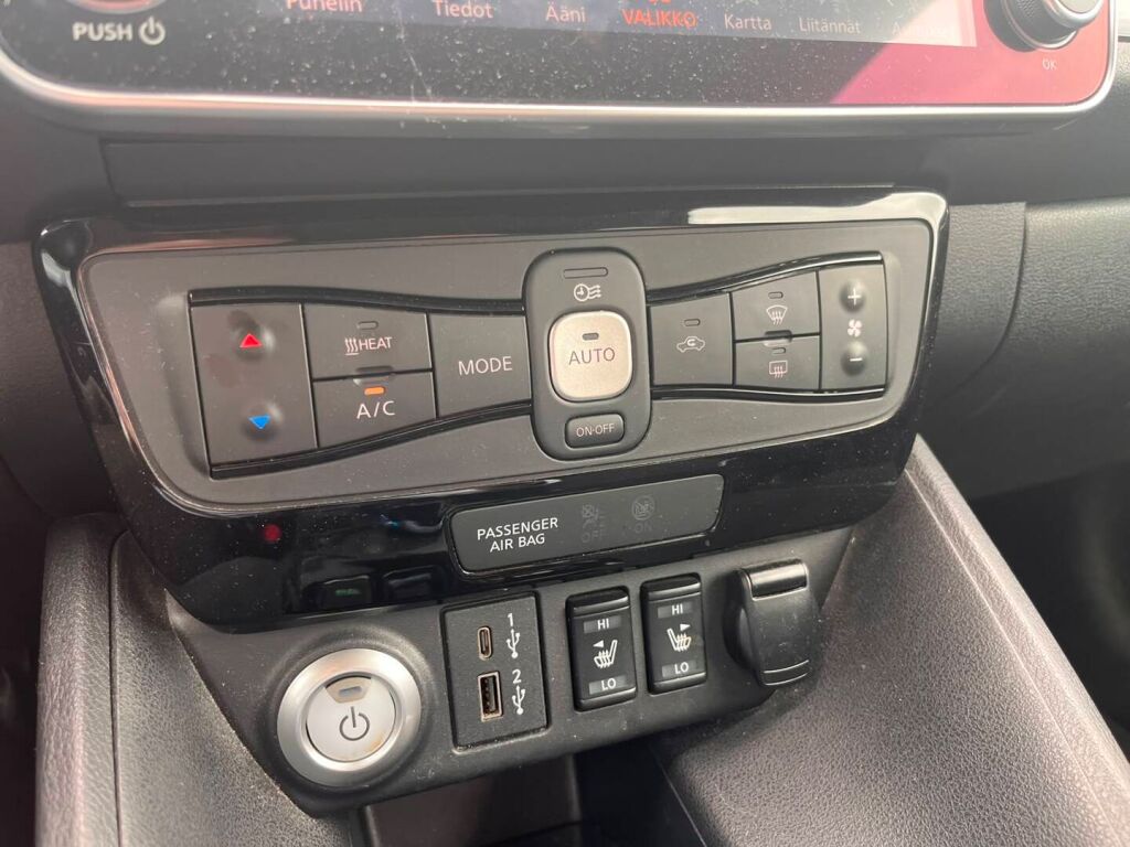 Nissan Leaf 2022 Musta