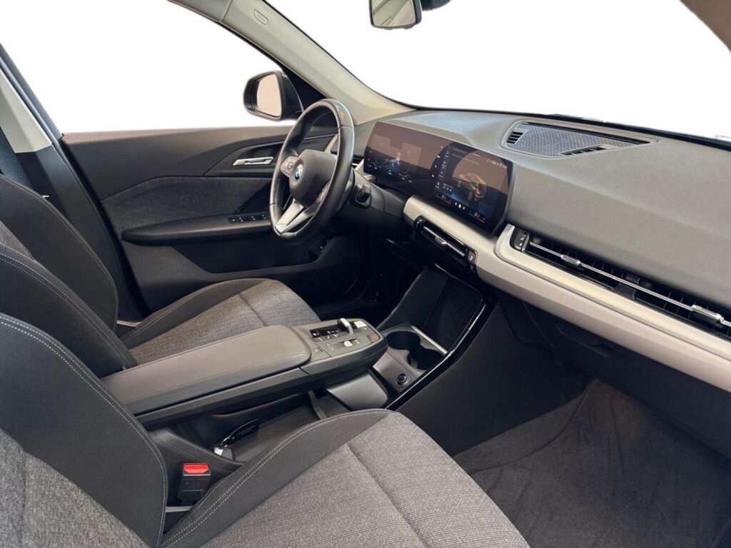 BMW iX1 2024 Vihreä