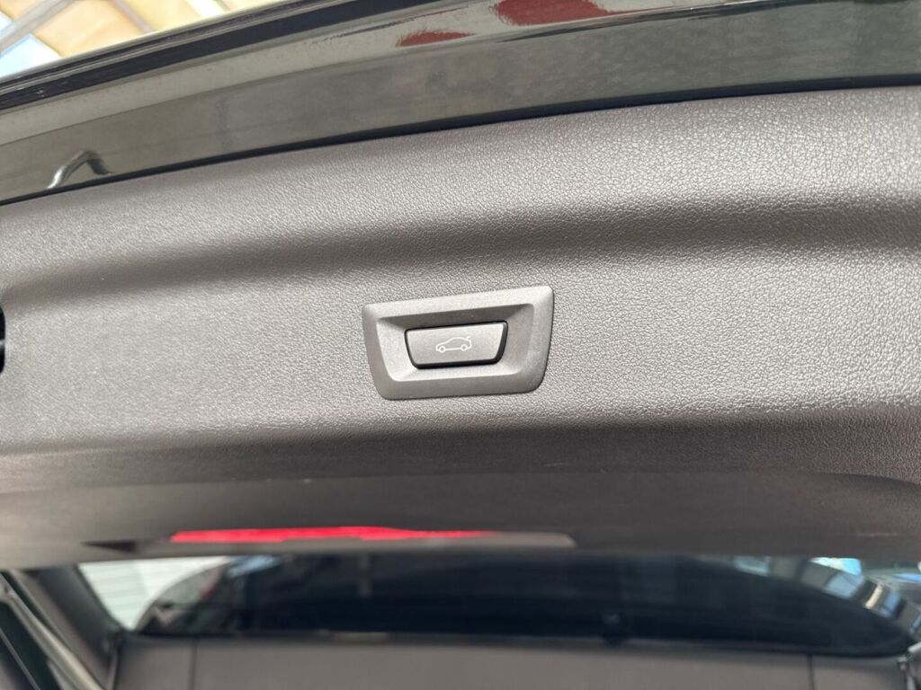 BMW iX1 2024 Vihreä