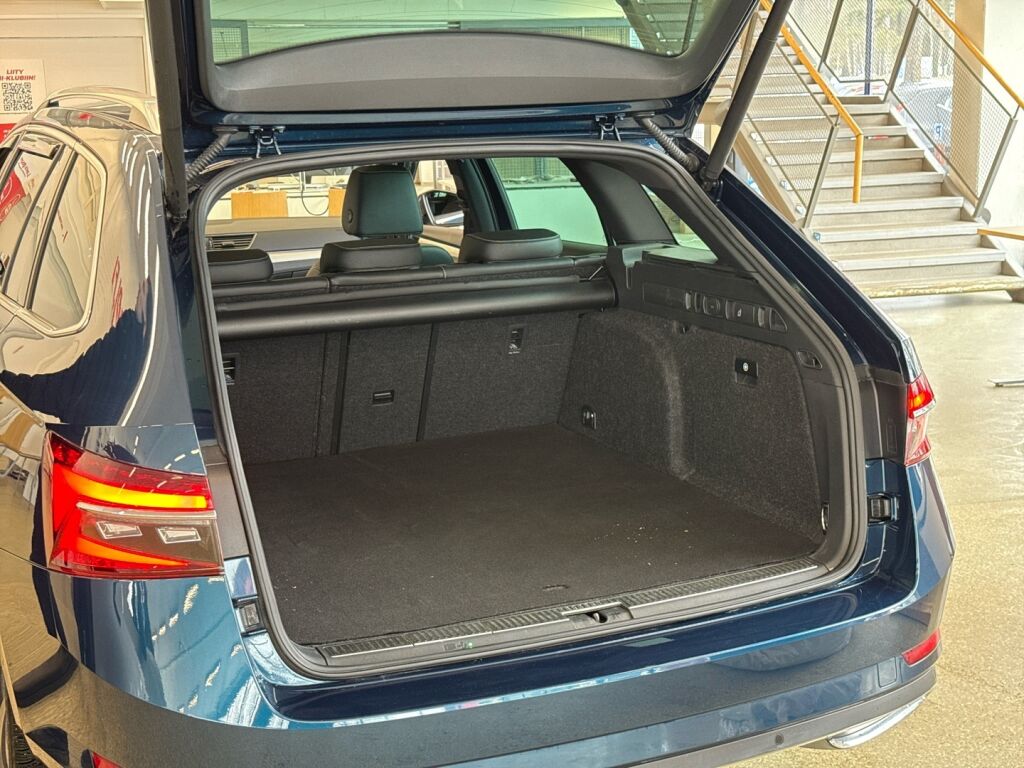 Skoda Superb 2021 Sininen