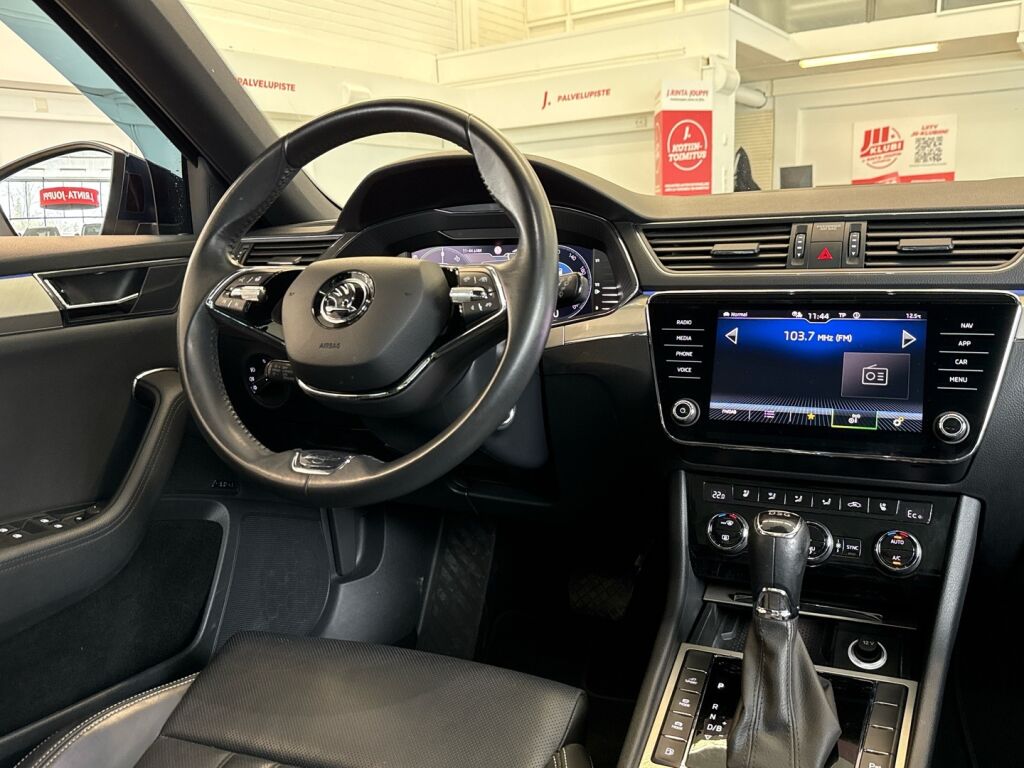 Skoda Superb 2021 Sininen