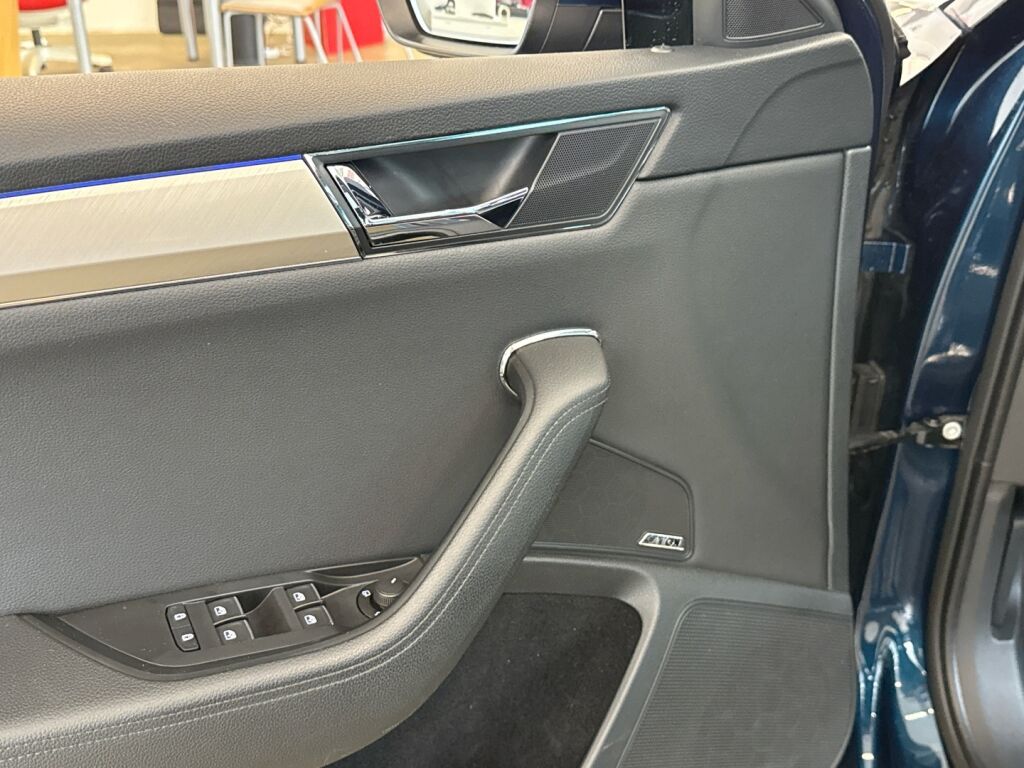 Skoda Superb 2021 Sininen