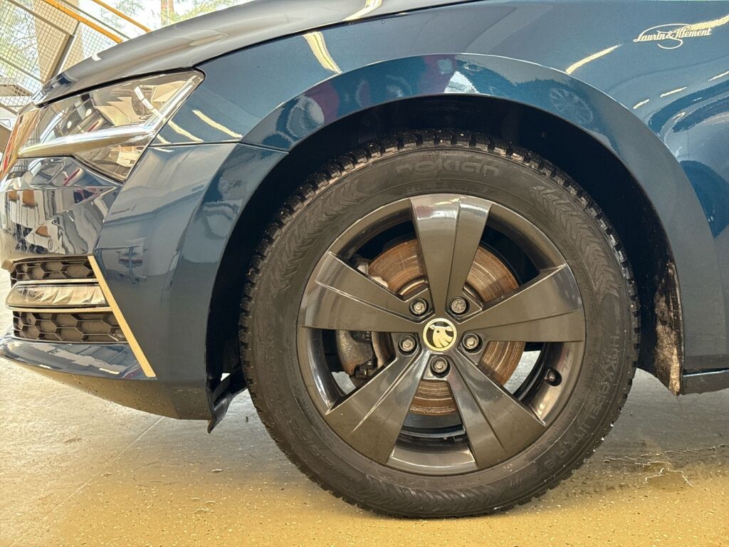 Skoda Superb 2021 Sininen