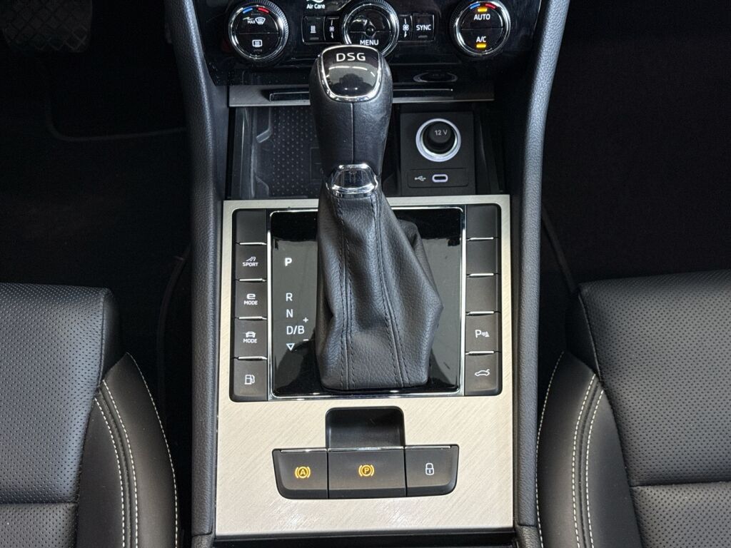 Skoda Superb 2021 Sininen