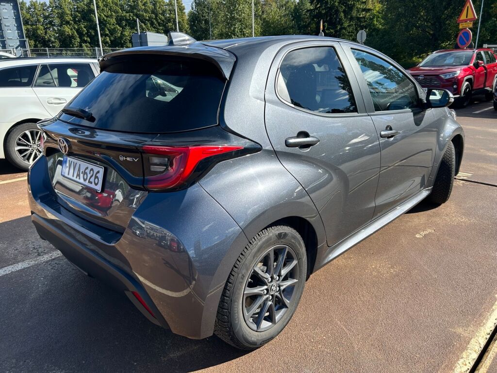 Toyota Yaris 2024 Harmaa