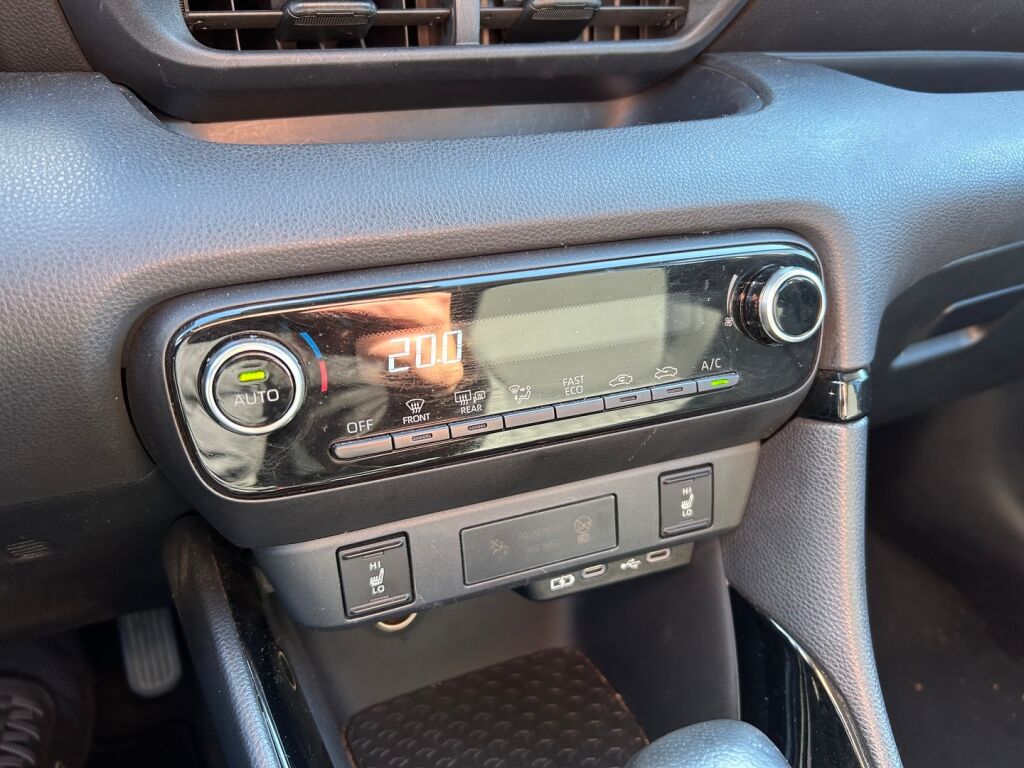 Toyota Yaris 2024 Harmaa